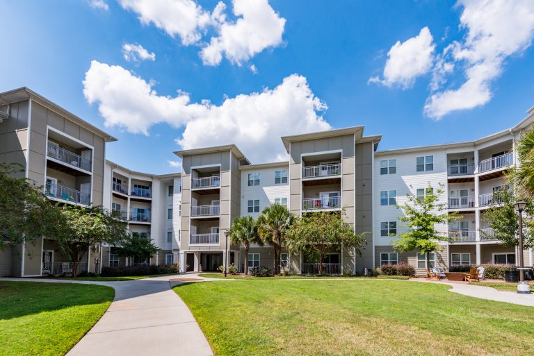 monarch 301 exterior 06